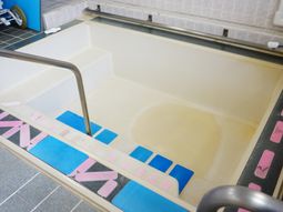 バリアフリー設計の浴室