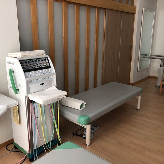 機能訓練室のベッド