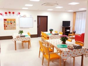 明るい共有リビングスペース
