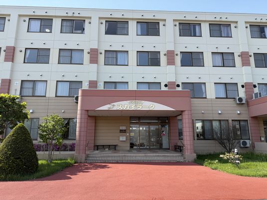 広々とした外観