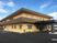 明るい外観の施設建物  