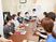 会議中のスタッフ  