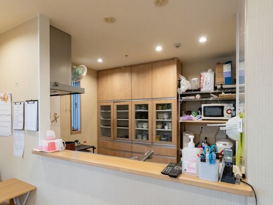 調理器具が整ったキッチン