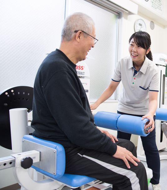 スタッフと利用者の笑顔