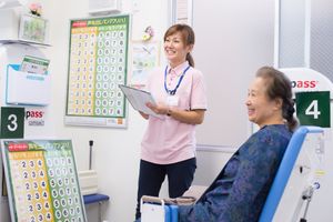 スタッフと利用者の様子
