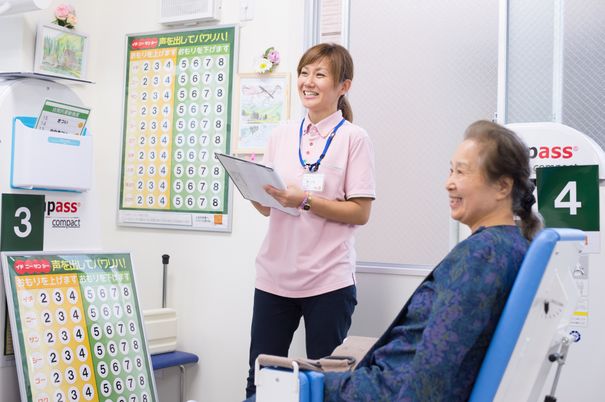 スタッフと利用者の様子