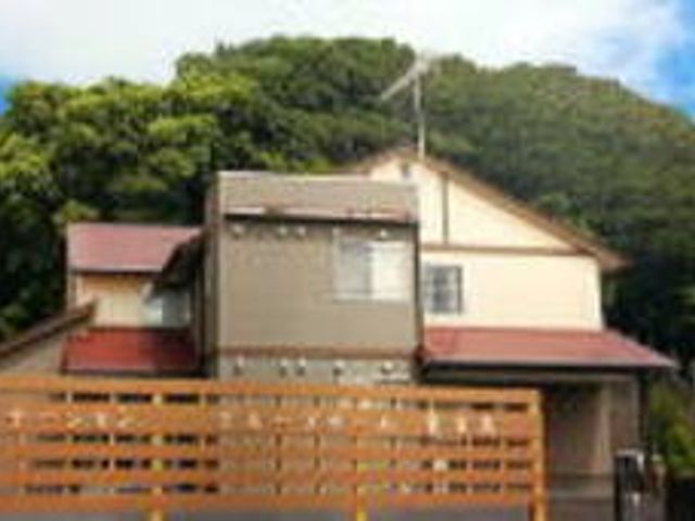 緑に囲まれた外観 外観 自然に囲まれた静かな場所です。周囲の景観が落ち着きを提供します。