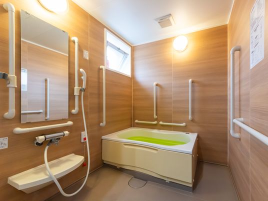 安全な入浴設備の浴室
