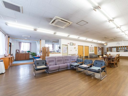 広々共有ラウンジの仕事場