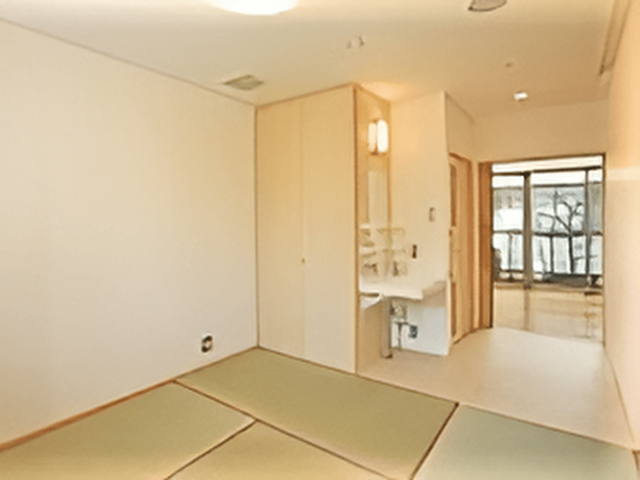 清潔な洋室と和室 和室 明るく広々とした洋室と和室が一体になっており、日々の生活に安らぎを提供します。多様なニーズに対応できる空間作りがされています。