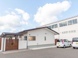 明るい職場の外観