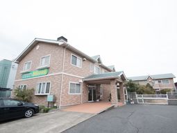 明るい建物外観