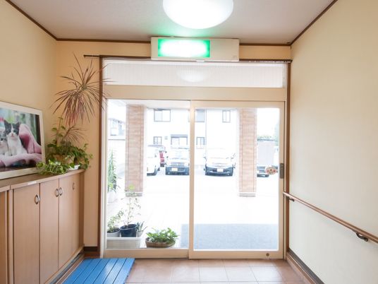 エントランスの明るい空間