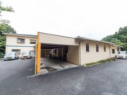 入口付近の建物外観