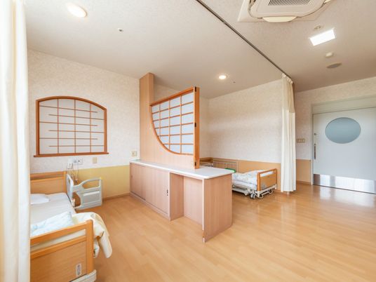木目調の個室  