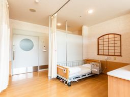 個室のベッド空間  