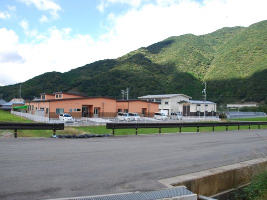 山あいの施設外観  