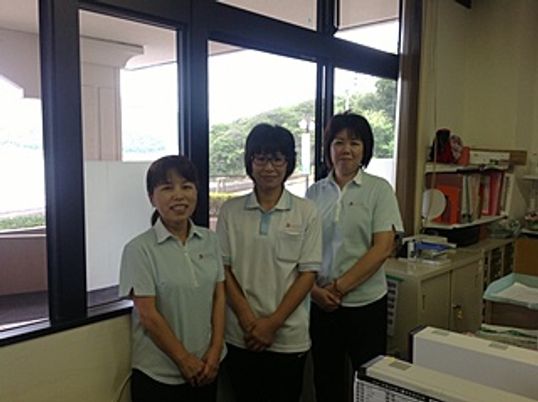 笑顔のスタッフイメージ