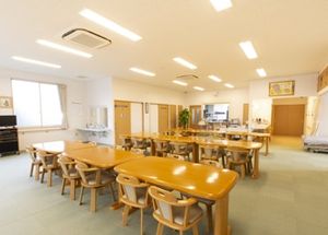 広々とした共有ダイニング