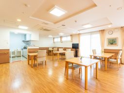 自然光が入る明るい部屋