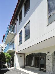 清潔な建物のエントランス