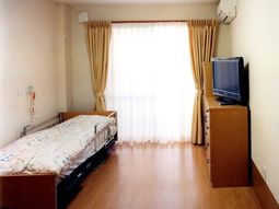 明るい個室の居室
