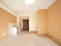 広々明るい居室