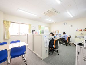 事務作業中の部屋  