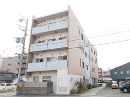 明るい建物の外観