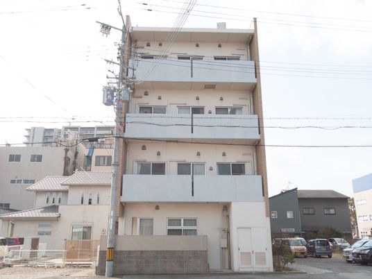  清潔感のある建物外観  