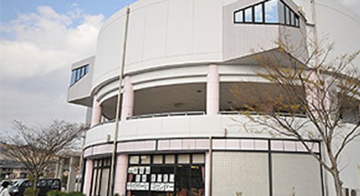 曲線的な建物外観