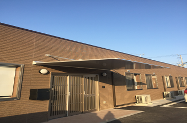 広々とした外観