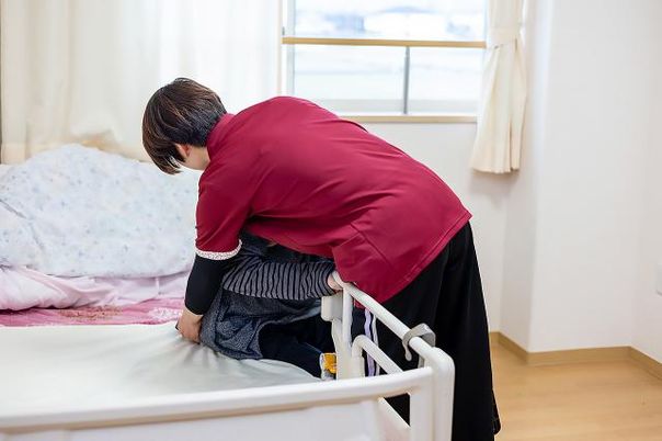 清潔な居室とスタッフ