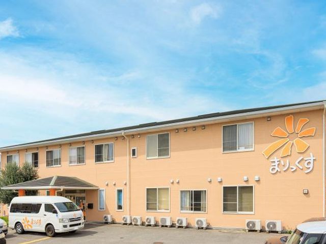 快適な雰囲気の外観 外観 暖かみのある色合いで、ゆったりとしたﾊﾞｽ停が整った外観です。安心感を感じるたたずまいが魅力的です。