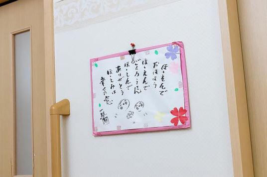 掲示物のある廊下