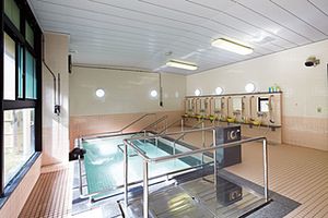 広々とした浴室　