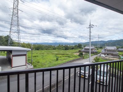 緑豊かな景色のバルコニー
