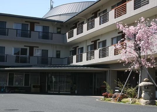 桜咲く建物外観