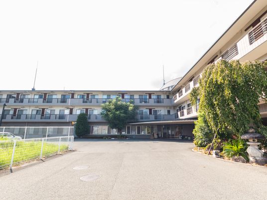 広々とした外観