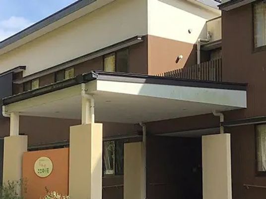建物正面の外観  