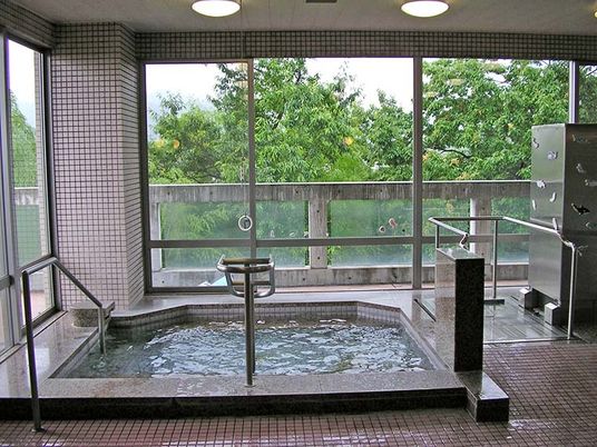 自然光が入る浴室
