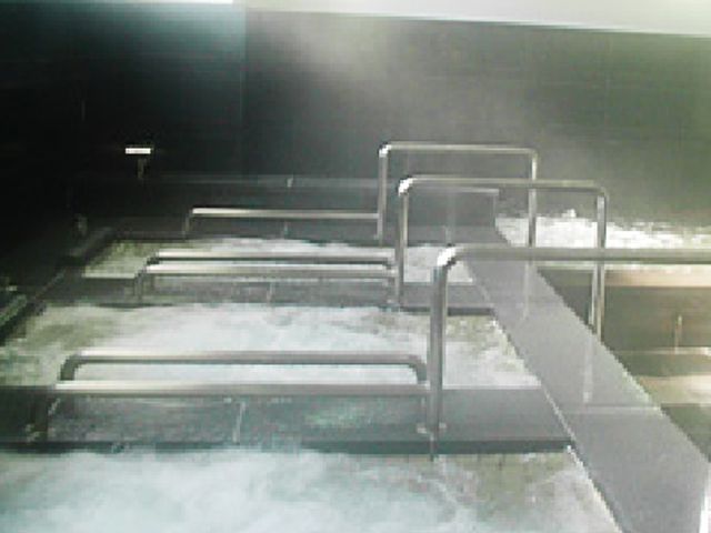 心地良い湯が待つ浴室 浴室 広々とした明るい空間が広がる場所で、リラックスしやすい時間を過ごせます。