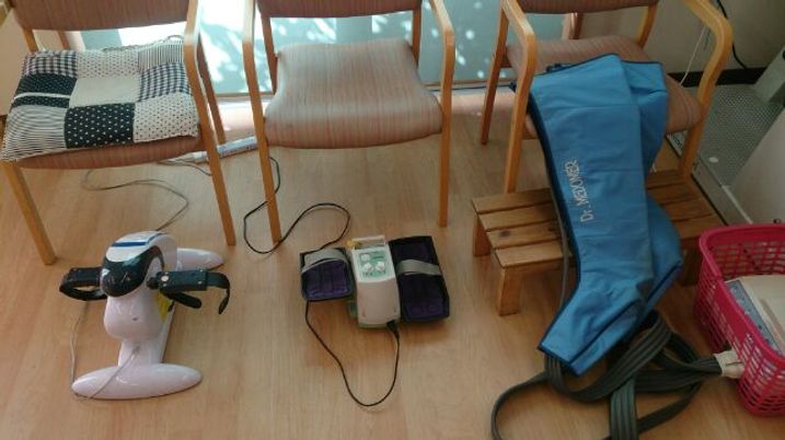 機能訓練機器と椅子