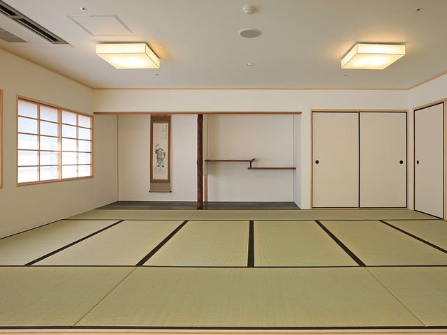 落ち着いた和室 和室 落ち着いた空間の和室です。畳の香りに包まれ、静かな環境でリラックスできます。