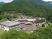 山間の建物外観  