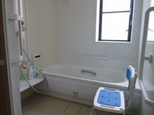明るい浴室  