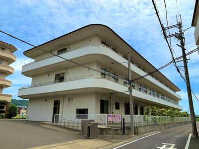 曲線の外観の建物