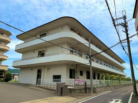 曲線の外観の建物