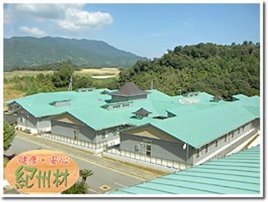 自然に囲まれた外観  