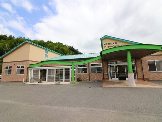 建物正面外観  